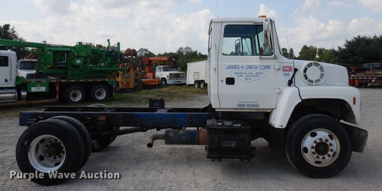 image for item HA9458 1997 Ford L7000  truck cab and chassis