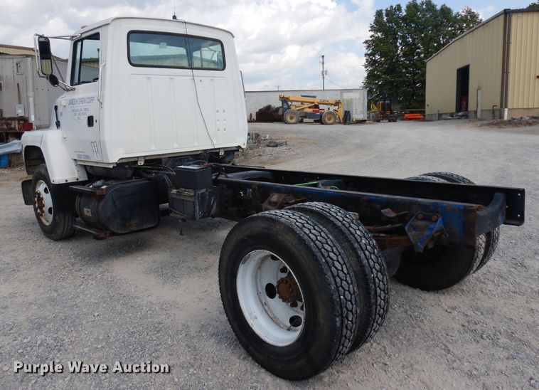 image for item HA9458 1997 Ford L7000  truck cab and chassis
