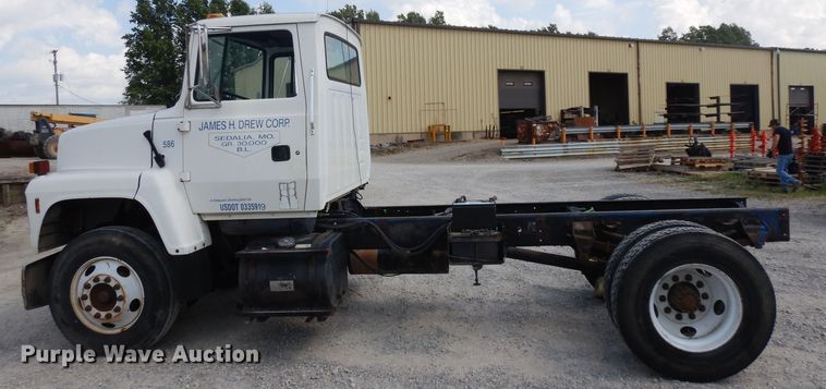 image for item HA9458 1997 Ford L7000  truck cab and chassis