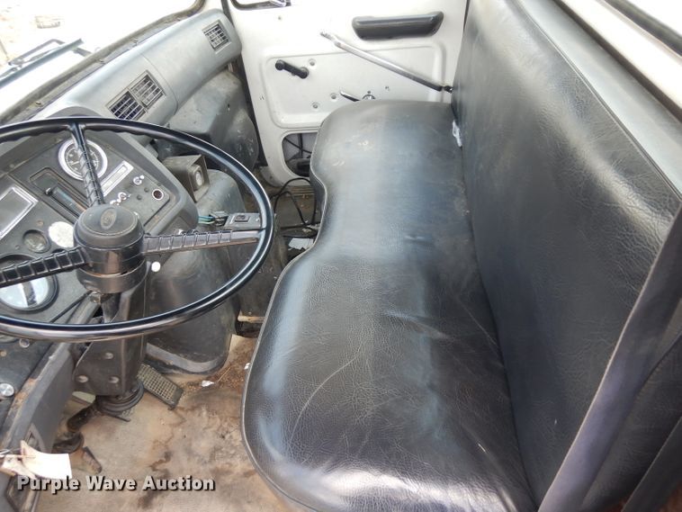 image for item HA9458 1997 Ford L7000  truck cab and chassis