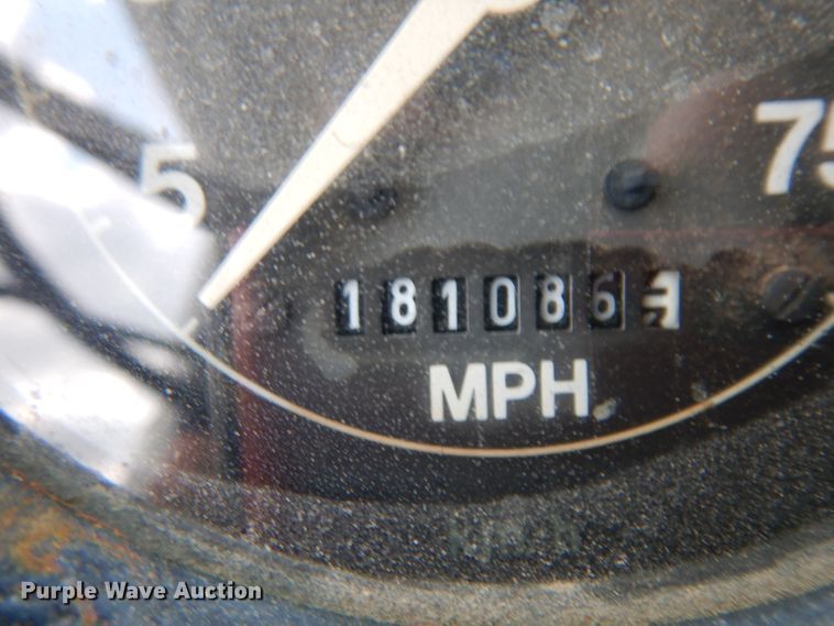 image for item HA9458 1997 Ford L7000  truck cab and chassis