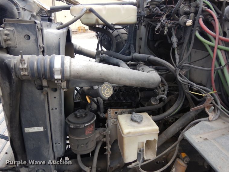 image for item HA9458 1997 Ford L7000  truck cab and chassis