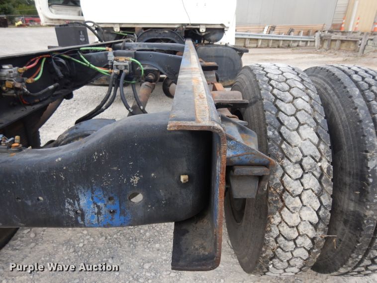 image for item HA9458 1997 Ford L7000  truck cab and chassis