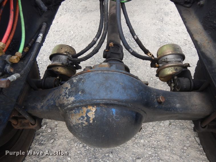 image for item HA9458 1997 Ford L7000  truck cab and chassis