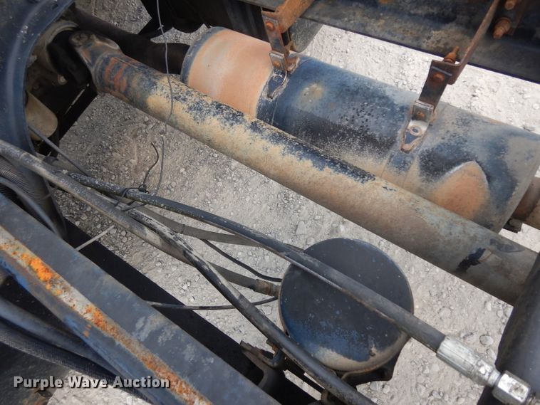 image for item HA9458 1997 Ford L7000  truck cab and chassis