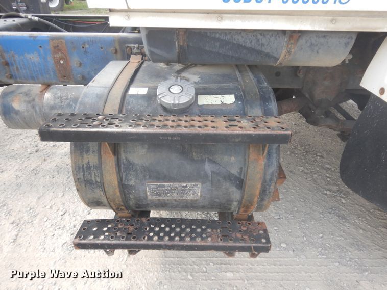 image for item HA9458 1997 Ford L7000  truck cab and chassis