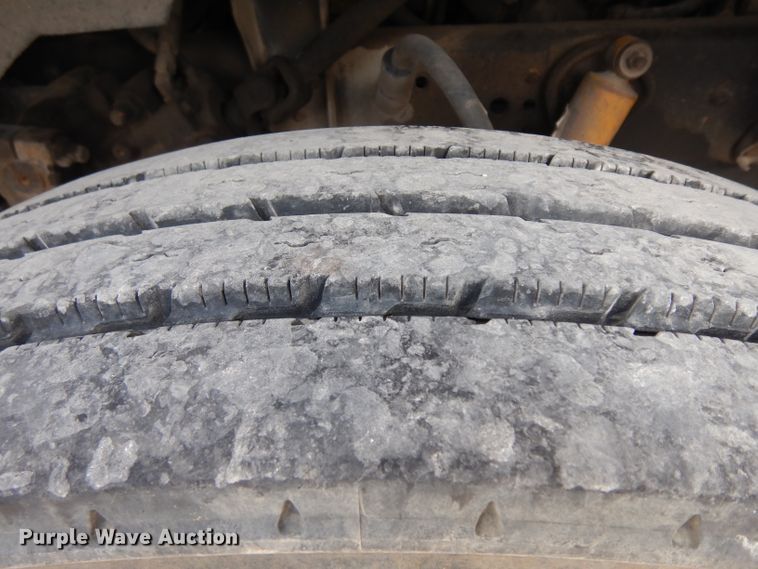 image for item HA9458 1997 Ford L7000  truck cab and chassis