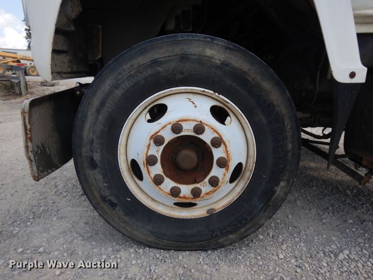 image for item HA9458 1997 Ford L7000  truck cab and chassis