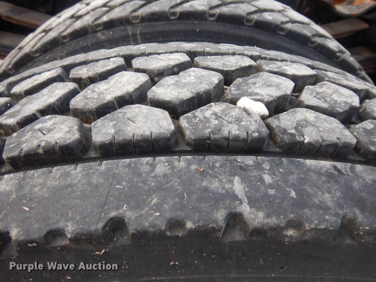 image for item HA9458 1997 Ford L7000  truck cab and chassis