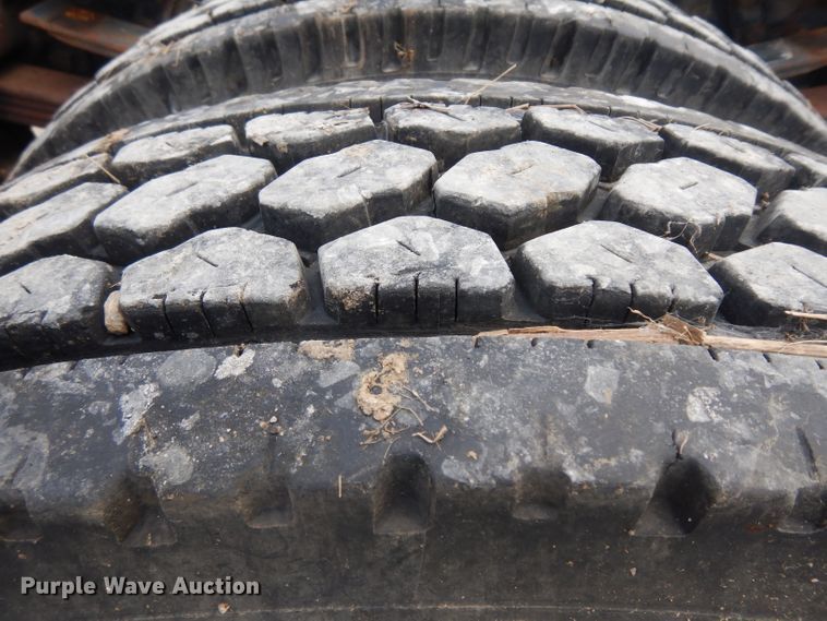 image for item HA9458 1997 Ford L7000  truck cab and chassis