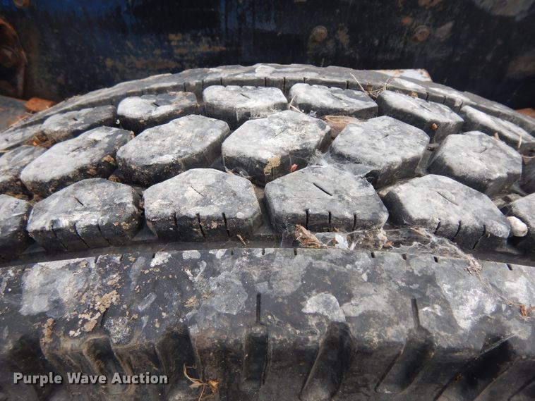 image for item HA9458 1997 Ford L7000  truck cab and chassis