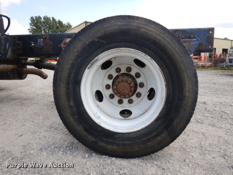 image for item HA9458 1997 Ford L7000  truck cab and chassis