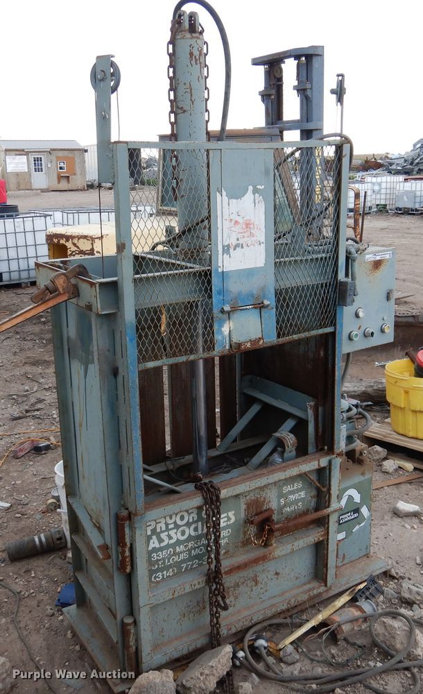 image for item HB9021 Vertical refuse baler