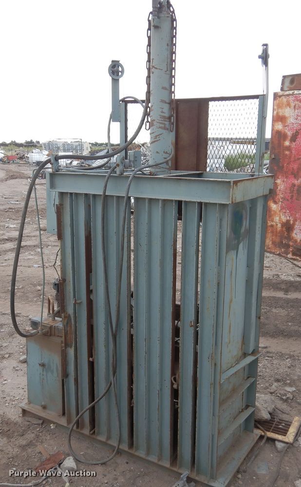 image for item HB9021 Vertical refuse baler