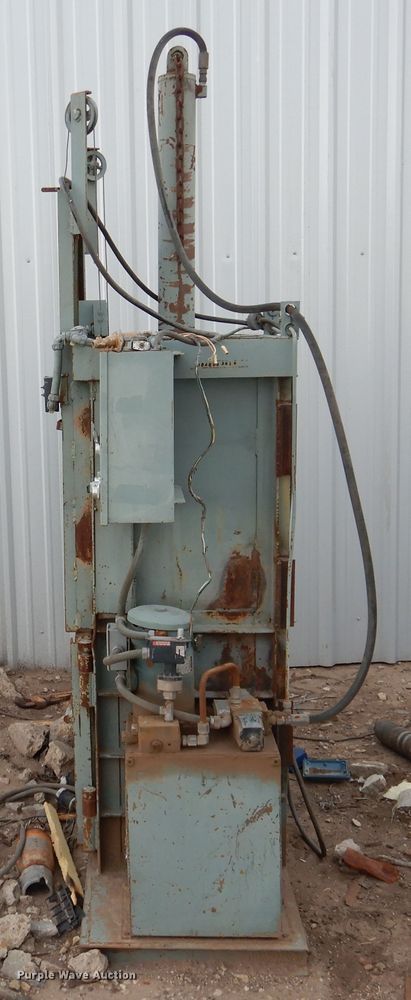 image for item HB9021 Vertical refuse baler