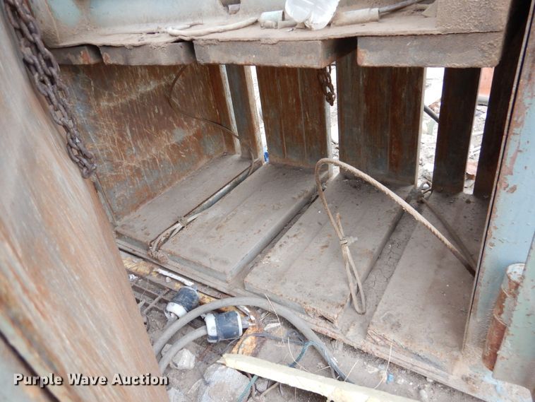 image for item HB9021 Vertical refuse baler