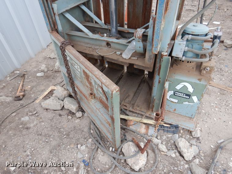 image for item HB9021 Vertical refuse baler