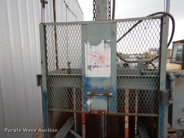 image for item HB9021 Vertical refuse baler