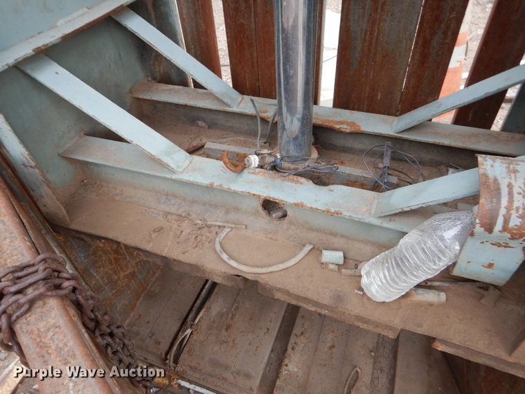 image for item HB9021 Vertical refuse baler