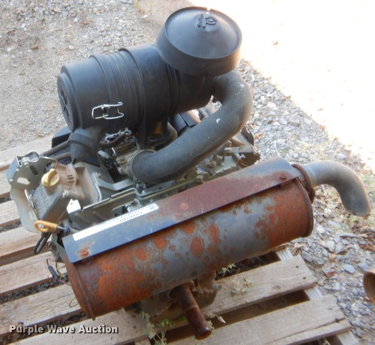 image for item HB9429 Briggs & Stratton two cylinder gas engine