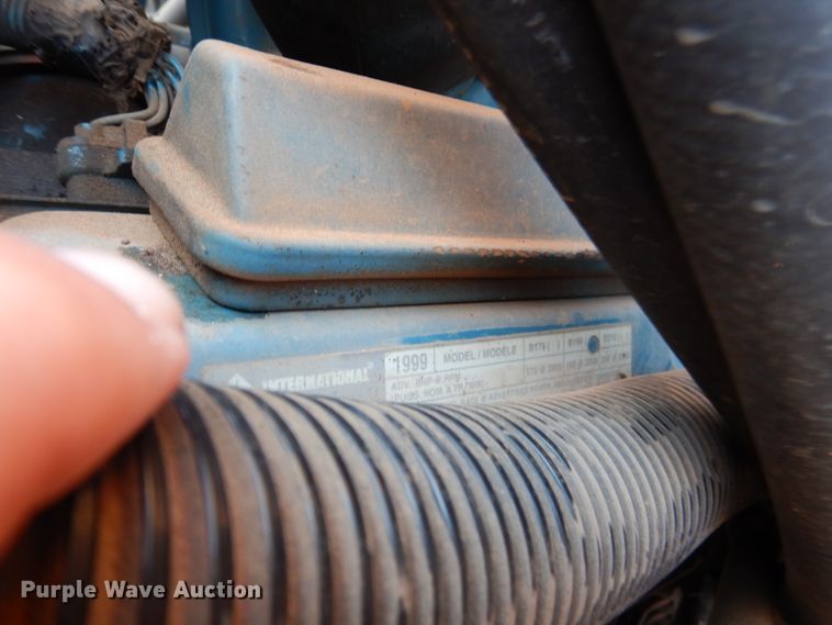 image for item HC9085 1999 International 3800 Blue Bird  school bus