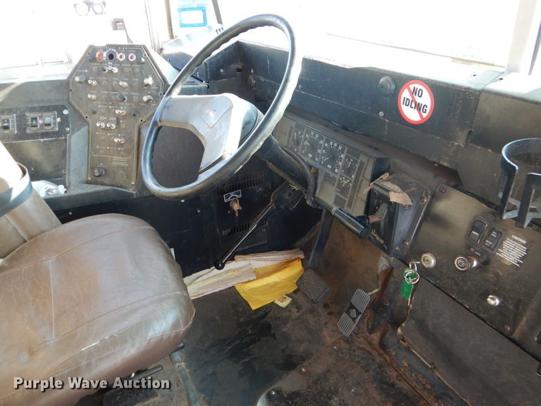 image for item HC9085 1999 International 3800 Blue Bird  school bus