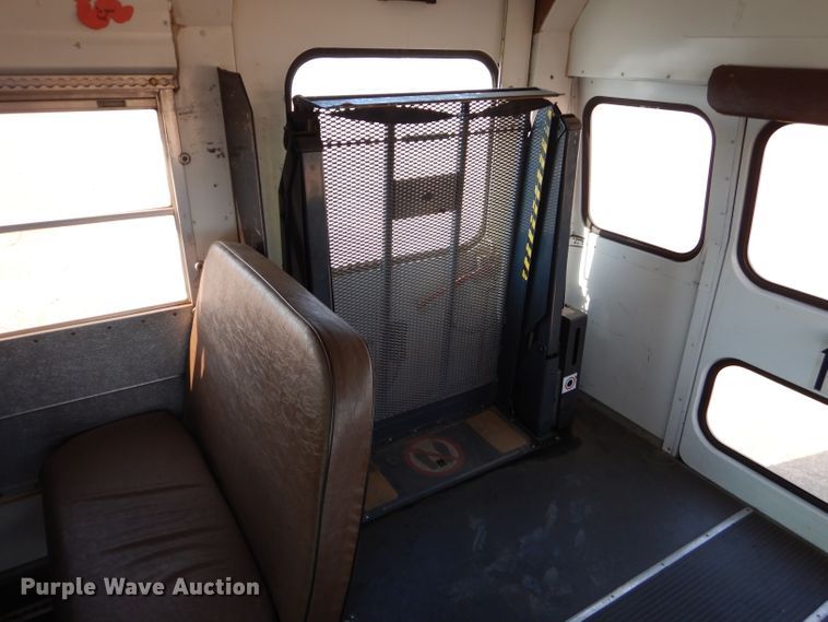 image for item HC9085 1999 International 3800 Blue Bird  school bus