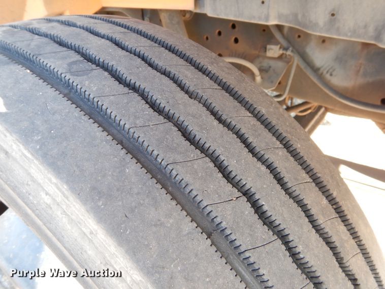 image for item HC9085 1999 International 3800 Blue Bird  school bus