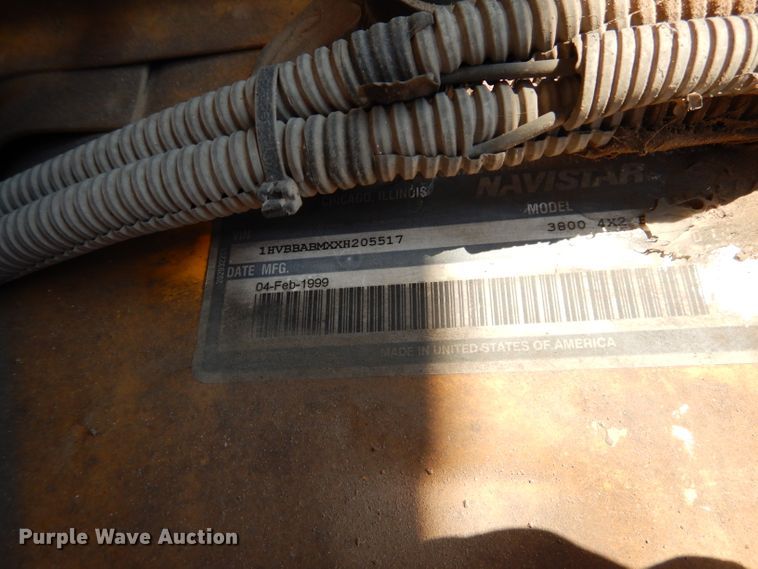 image for item HC9086 1999 International 3800 Blue Bird  school bus