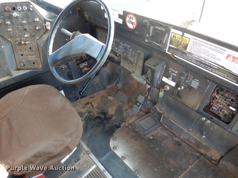 image for item HC9086 1999 International 3800 Blue Bird  school bus