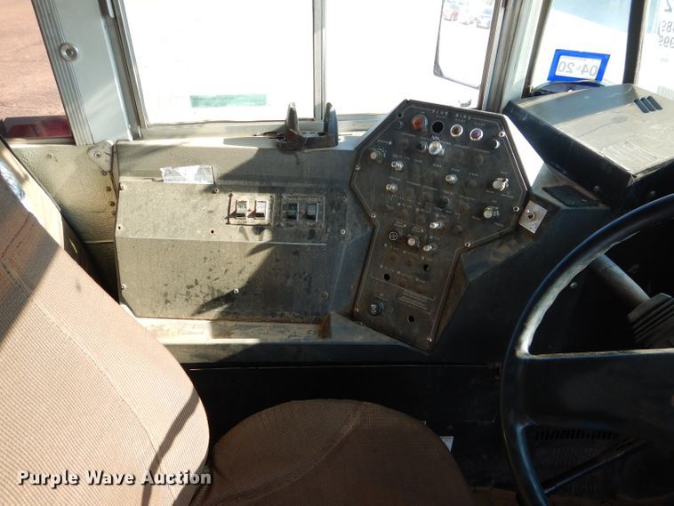 image for item HC9086 1999 International 3800 Blue Bird  school bus