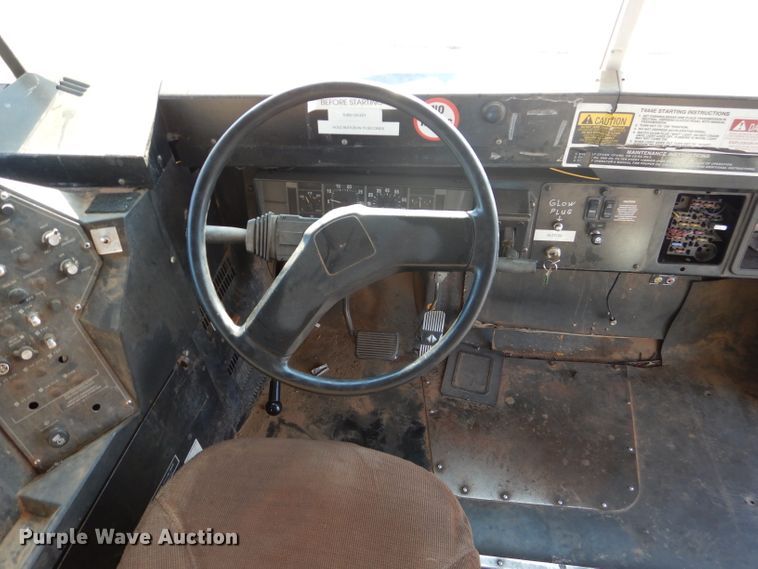 image for item HC9086 1999 International 3800 Blue Bird  school bus