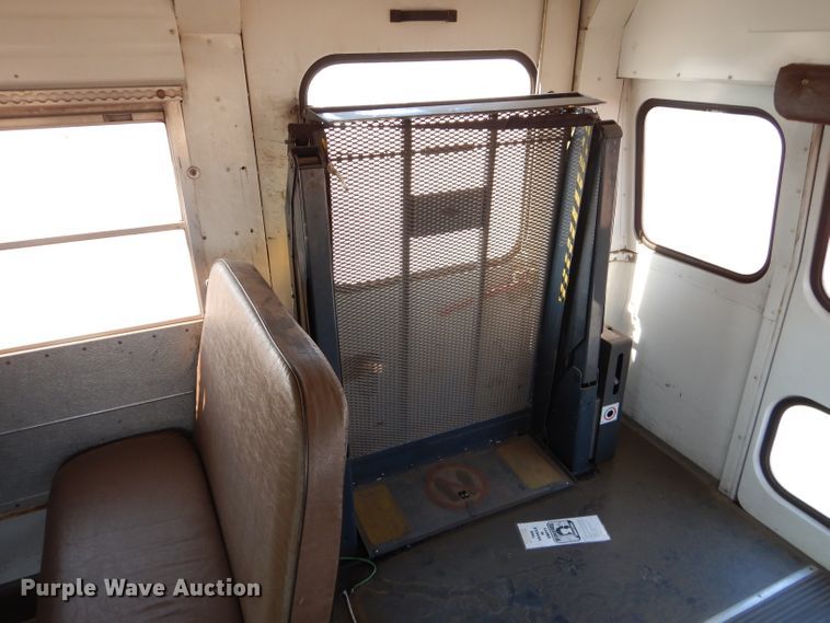 image for item HC9086 1999 International 3800 Blue Bird  school bus