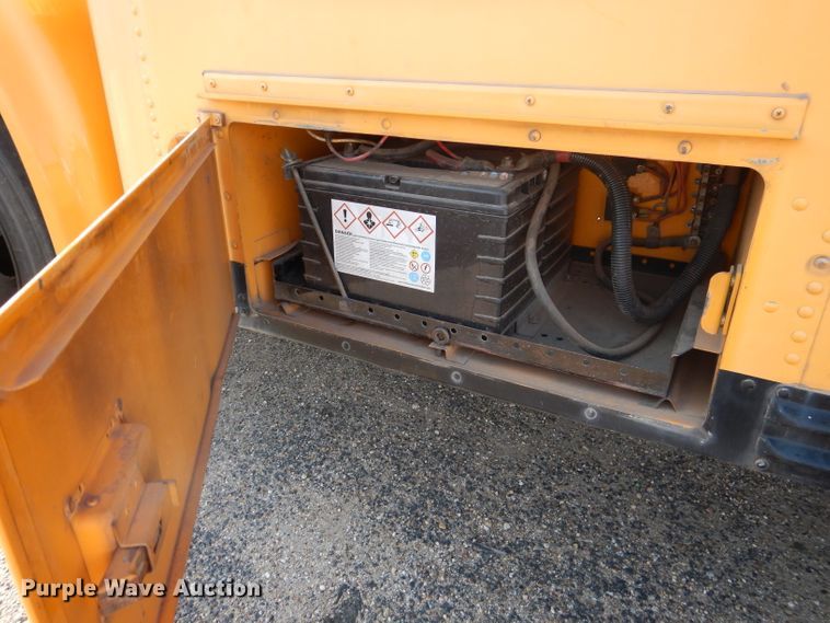 image for item HC9086 1999 International 3800 Blue Bird  school bus