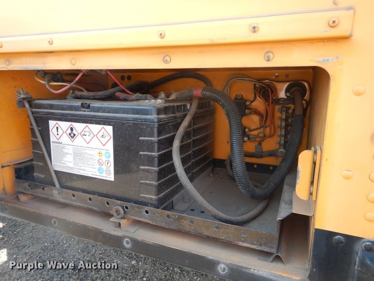 image for item HC9086 1999 International 3800 Blue Bird  school bus