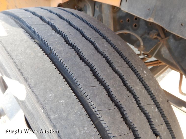 image for item HC9086 1999 International 3800 Blue Bird  school bus