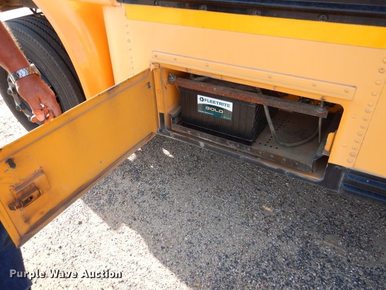 image for item HC9086 1999 International 3800 Blue Bird  school bus