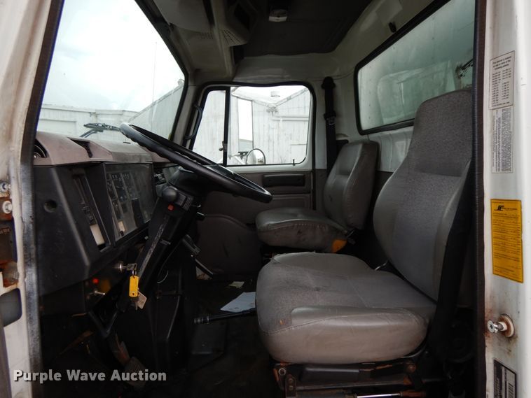 image for item HJ9583 1999 International 4700  box truck