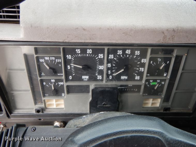 image for item HJ9583 1999 International 4700  box truck