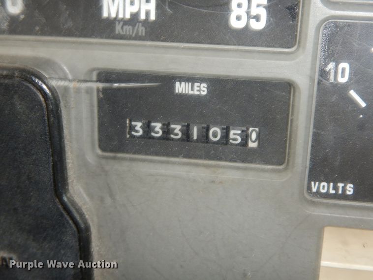 image for item HJ9583 1999 International 4700  box truck