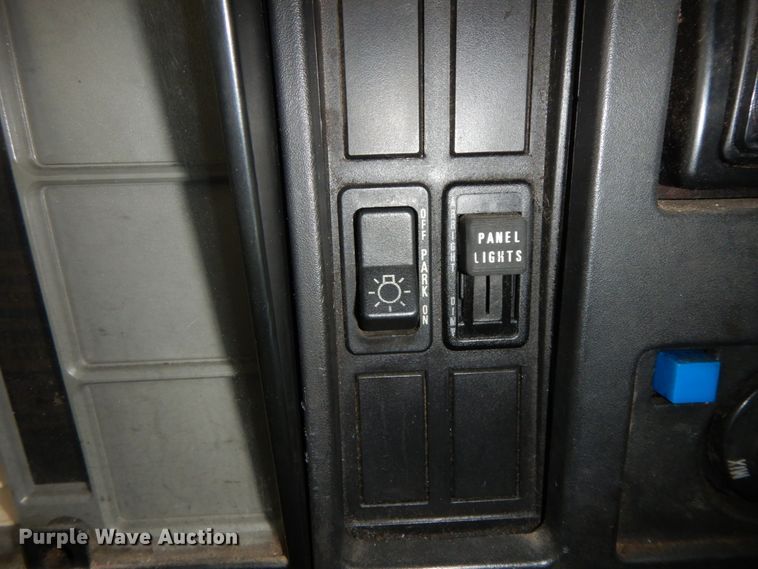 image for item HJ9583 1999 International 4700  box truck