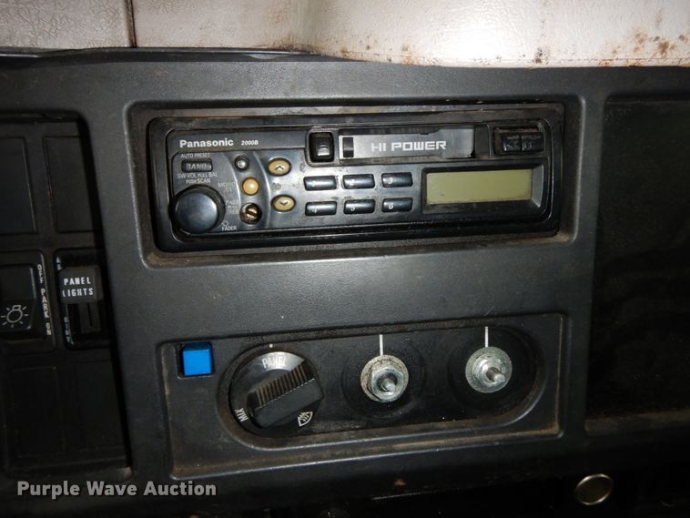 image for item HJ9583 1999 International 4700  box truck