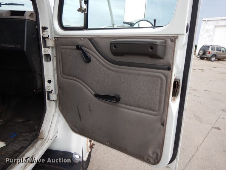 image for item HJ9583 1999 International 4700  box truck