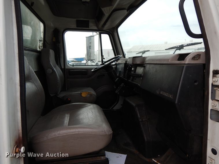 image for item HJ9583 1999 International 4700  box truck