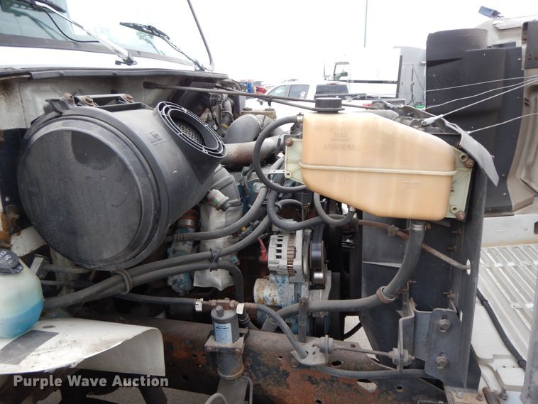 image for item HJ9583 1999 International 4700  box truck