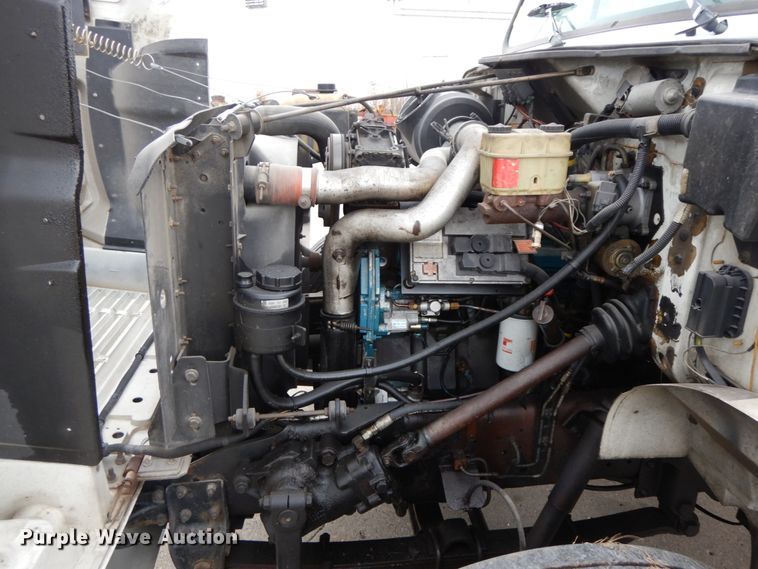 image for item HJ9583 1999 International 4700  box truck