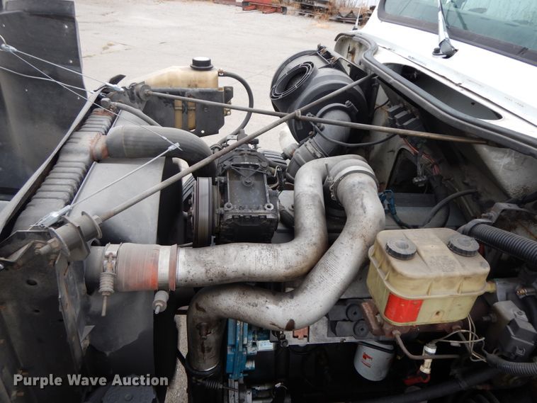 image for item HJ9583 1999 International 4700  box truck