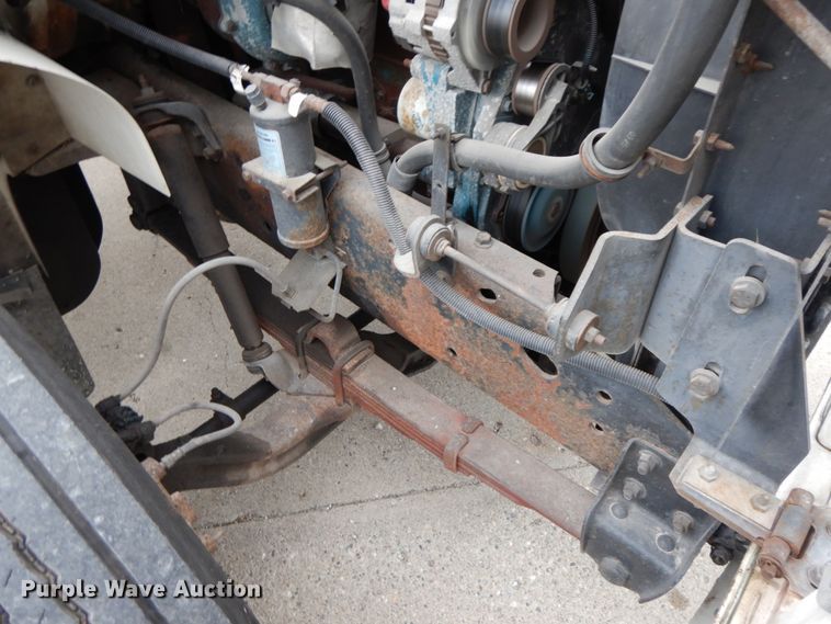 image for item HJ9583 1999 International 4700  box truck