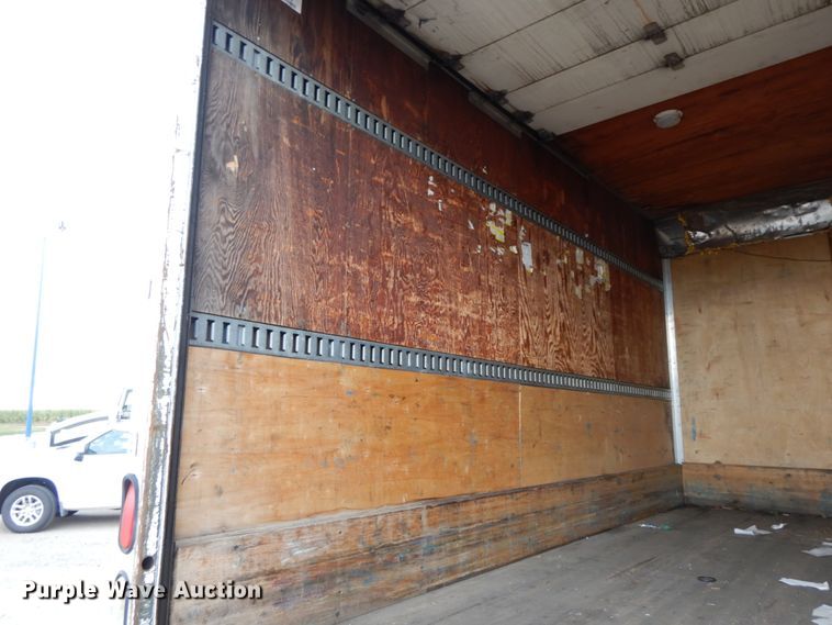 image for item HJ9583 1999 International 4700  box truck