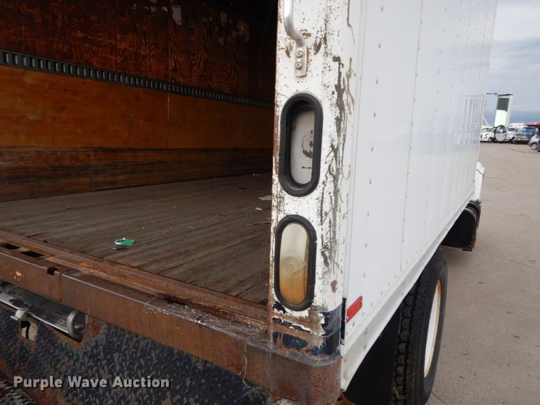 image for item HJ9583 1999 International 4700  box truck